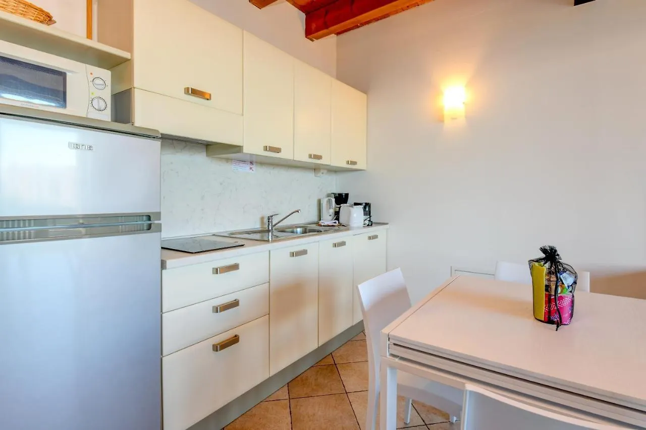 Relais Rosa Dei Venti -Ciao Vacanze- Moniga del Garda 3*,